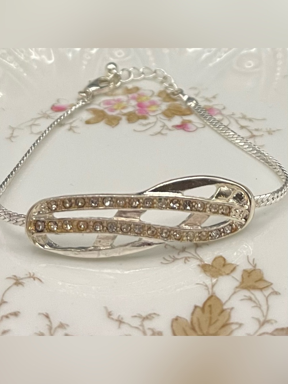 Vtg Style Silver Tone Rhinestone Abstract Infinity Ribbon Slider Bracelet 7-8”